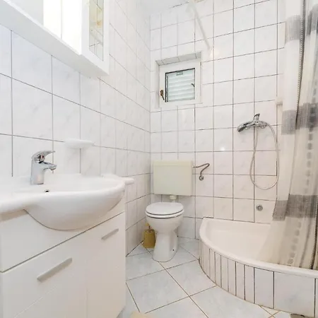 Two-bedroom In Rogoznica דירה